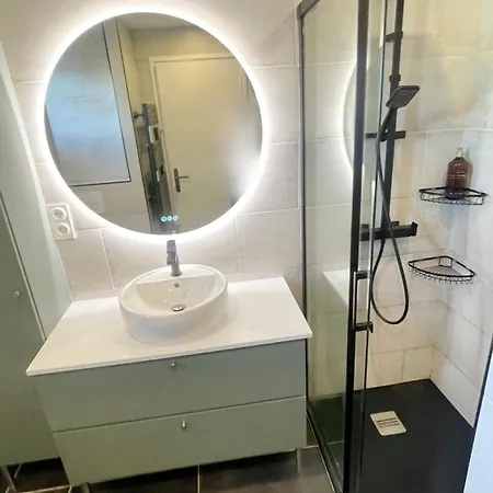 T2 Moderne Avec Piscine, Tennis Et Garage *