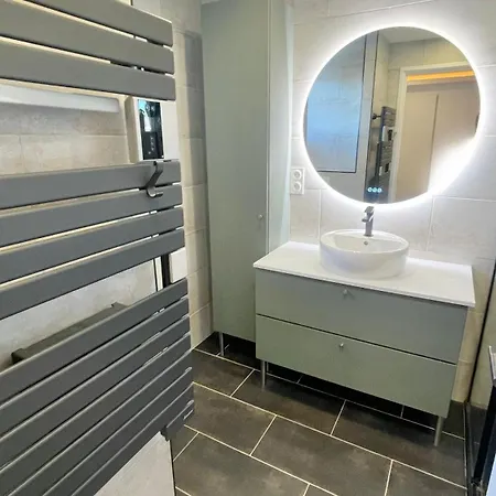 T2 Moderne Avec Piscine, Tennis Et Garage